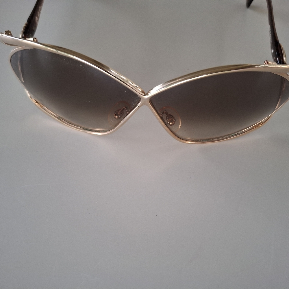 Christian Dior Elegant Gold Vintage Sunglasses - Picture 7 of 14